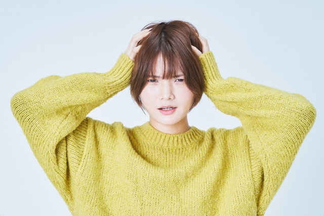 闇金問題に悩む女性