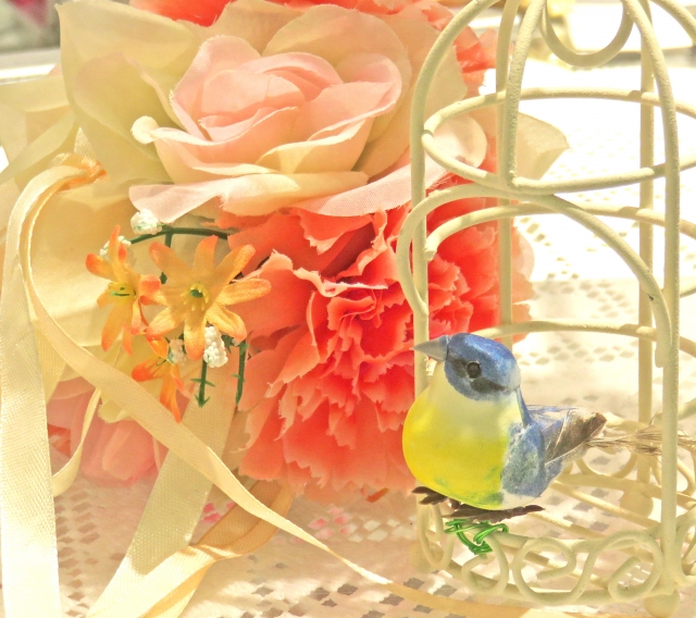 幸せの青い鳥と花