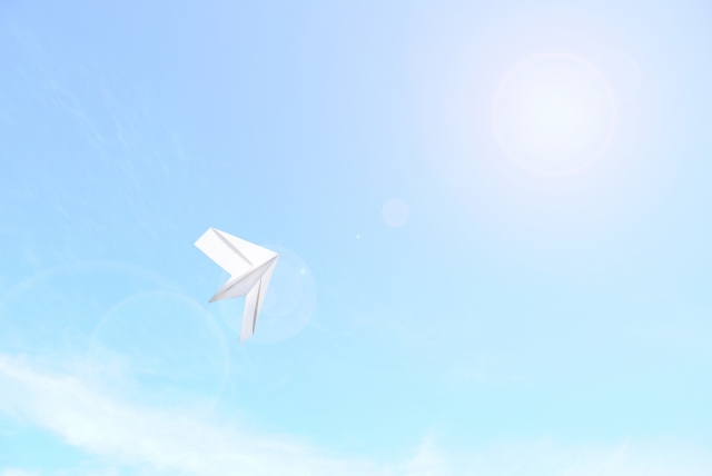 青空に紙飛行機　解決イメージ画像