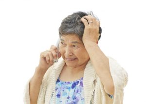 架空請求に騙される老人のイメージ
