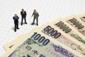 人が集まり個人間融資をするイメージ