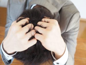 理不尽な要求に苦しむイメージ